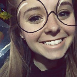 Meet your Posher, Hallie